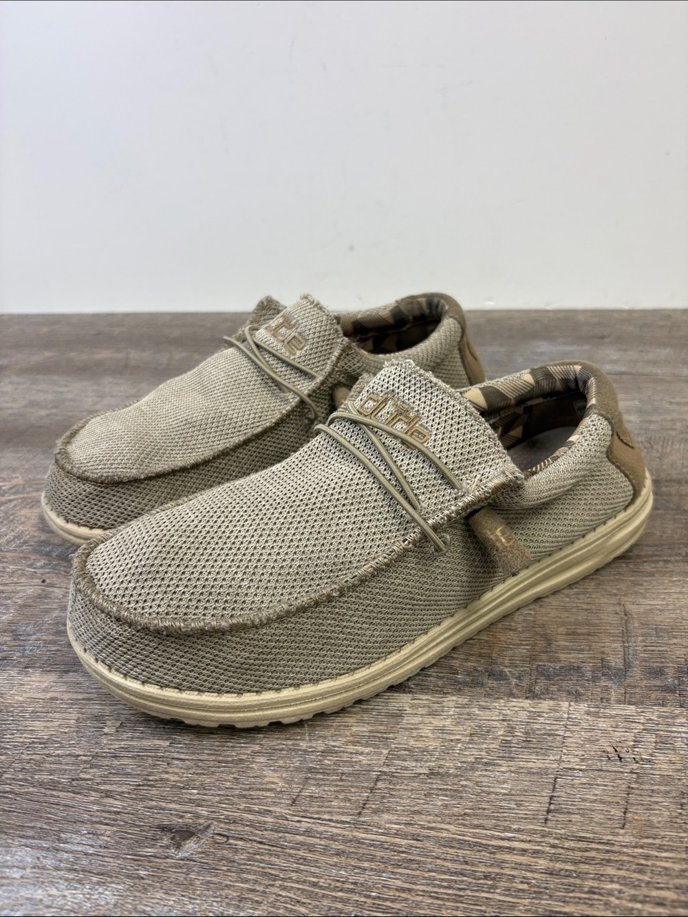 Hey Dude Wally Sox Men’s Size 8 Brown Tan Slip On Loafer Sneakers